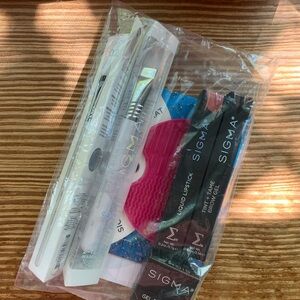 New Sigma Beauty Bundle Lipstick Brow Gel Brushes Eyeliner Pink Brush Cleaner